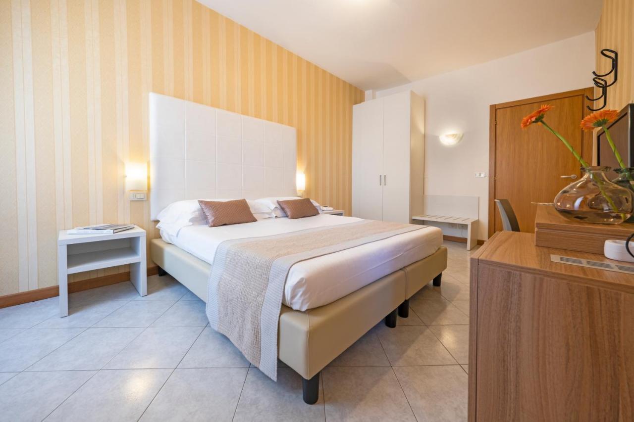 Hotel Al Sole Bardolino Exterior foto